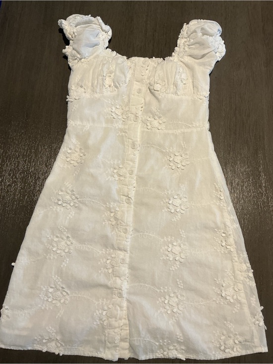 Kourt Dresses & Skirts - Kourt White Embroidered Floral Button Front Mini Dress Size XS Cottagecore